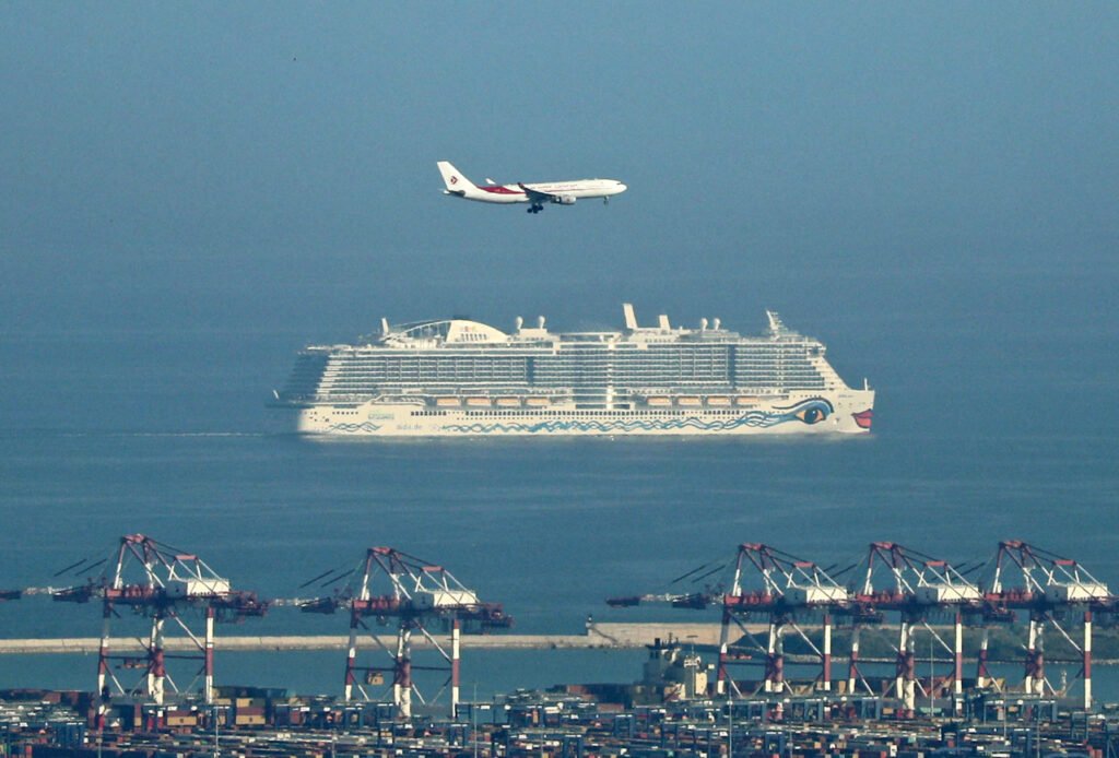 2022 05 13T000000Z 1586590494 MT1NURPHO0007I7FP2 RTRMADP 3 SPAIN ECONOMY 1