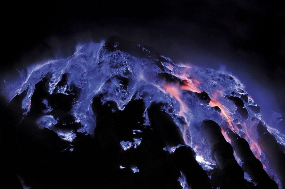 Los ríos de ‘fuego’ azul del volcán Kawah Ijen son veneno para los mineros locales 10 01ogrunewald 13 1800x1197