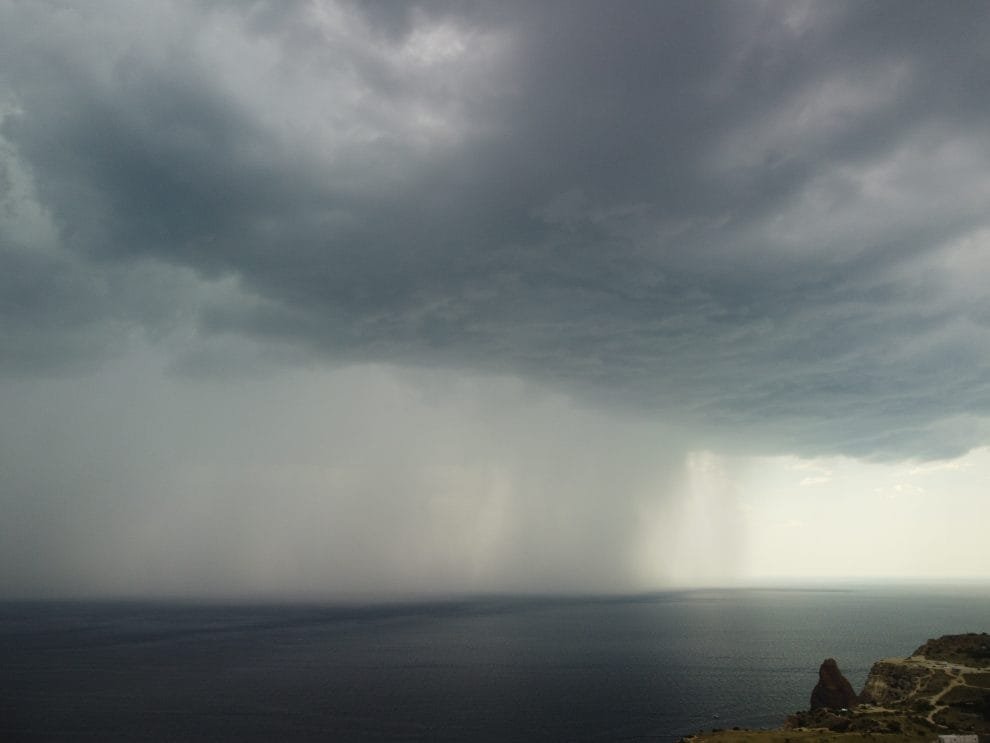 Tormenta tropical Lisa se aproxima a Quintana Roo, y amenaza en convertirse huracán 10 aerial view footage of rain clouds over sea ocean black clouds in bad weather day over sea surface
