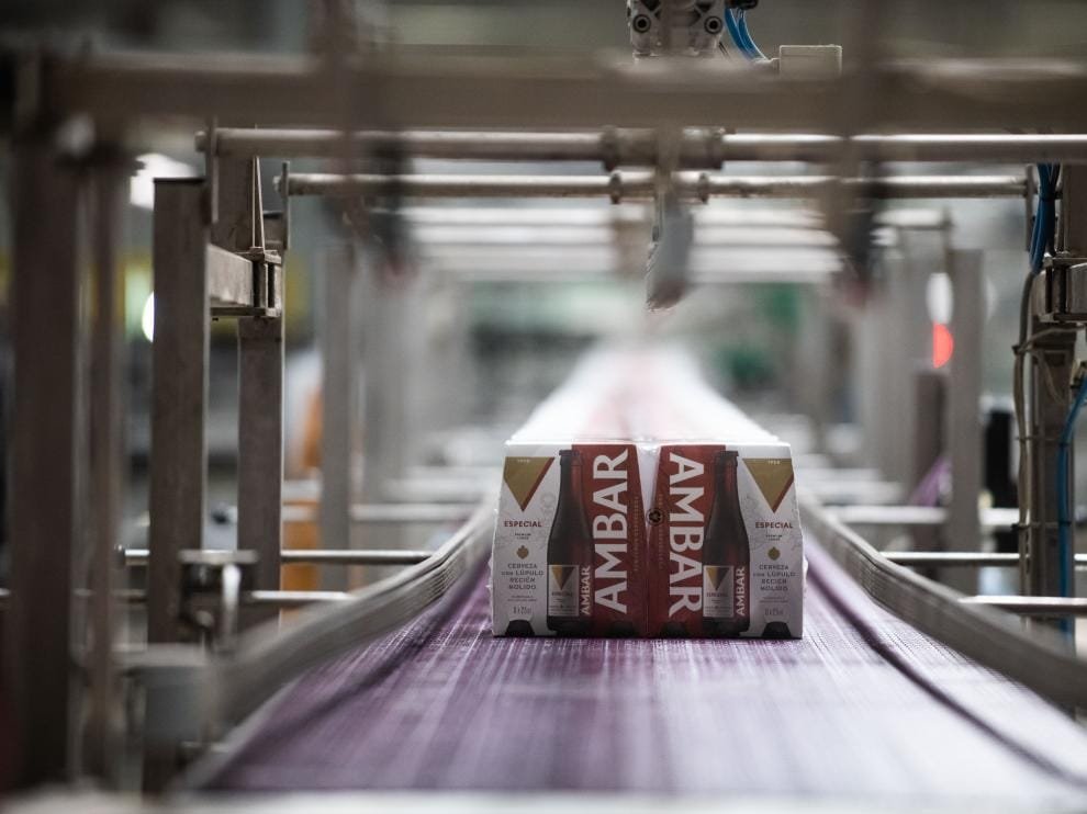Las botellas de Ambar pesan menos en la barra y en el medioambiente 10 ambar recibe de manos de saica el sello de residuos a recursos zero a vertedero