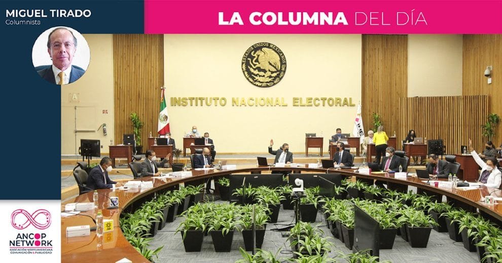 TEMAS CENTRALES Lucha jurídica, no política 10 Columna Miguel Tirado 4
