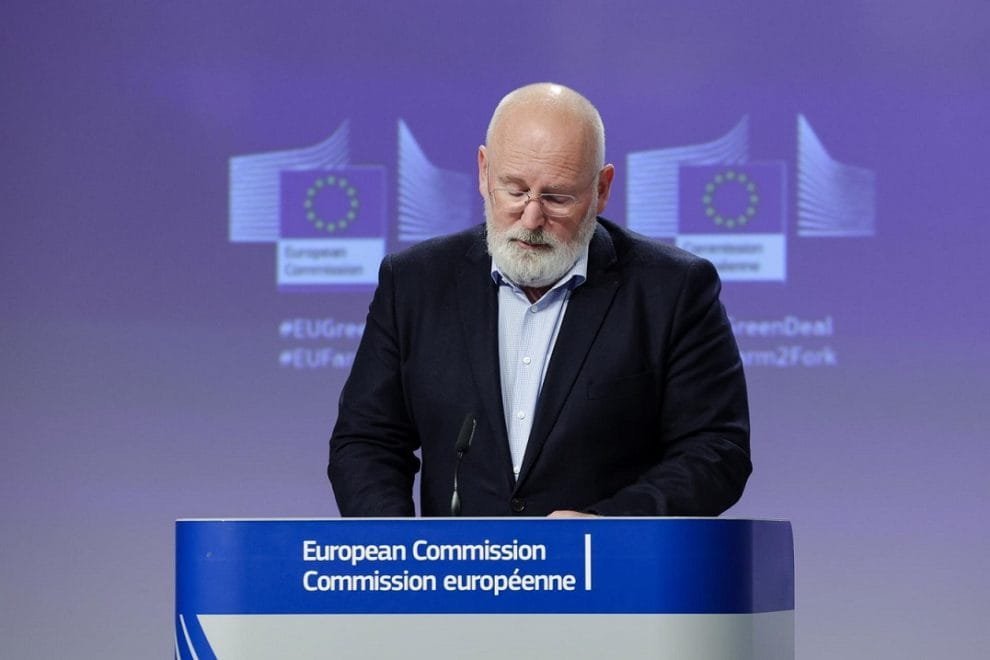 52020e6fb2338b87472207c8e216d5c7a1808d3aw