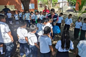 Ensenan a ninas y ninos de Tecoman a cuidar el medio ambiente