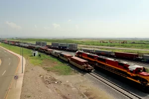 PATIO DE VIAS FERREAS ISLA CAYACAL