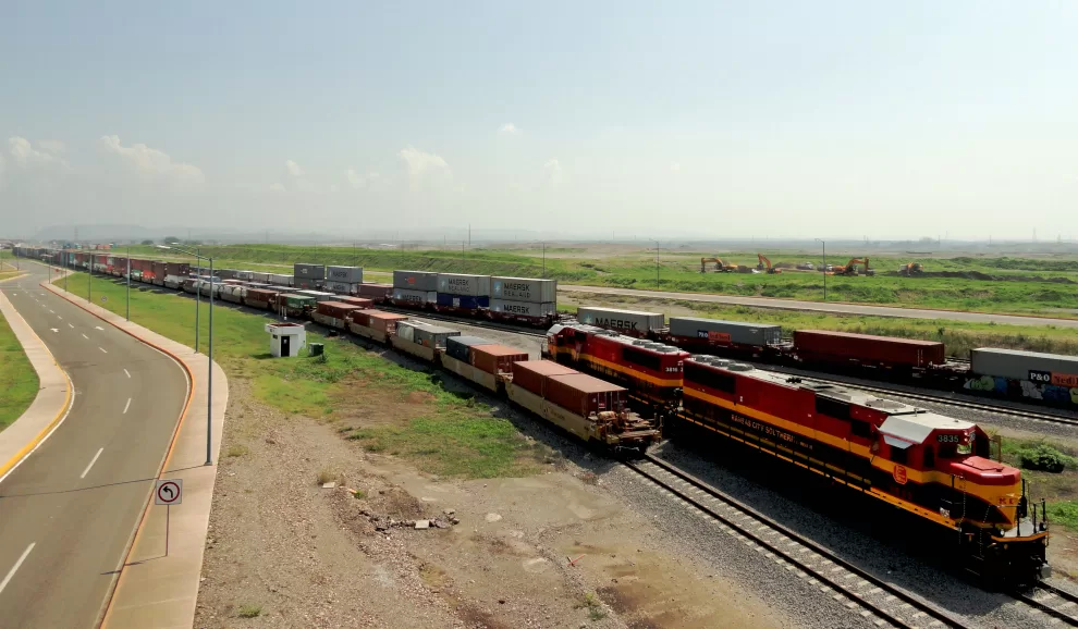 PATIO DE VIAS FERREAS ISLA CAYACAL