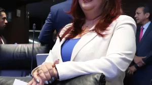 130423 Sesion Cora E4218