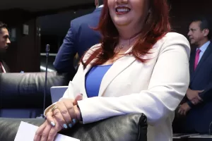 130423 Sesion Cora E4218