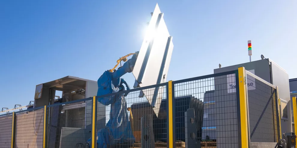 Terafab: el robot que instala paneles solares y revoluciona la industria 10 oie PNxcsy4soO2J