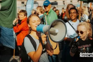 ANWEB Greta Thunberg lidera protesta historica en Francia contra perforaciones petroleras