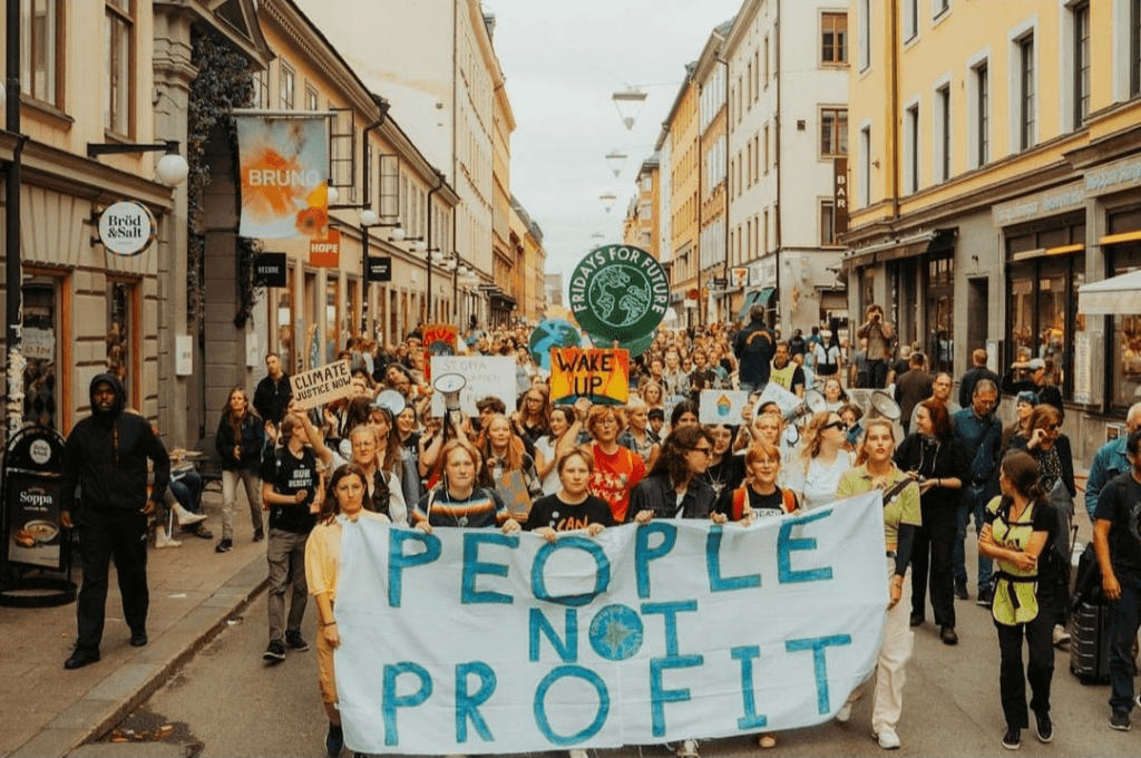Greta Thunberg lidera protesta histórica en Francia contra perforaciones petroleras 11 image 14