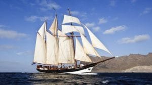 Sara C. Darwin, tataranieta de Charles Darwin, lidera expedición en las Islas Galápagos