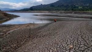 Bogotá implementa racionamiento de agua debido a crisis hídrica