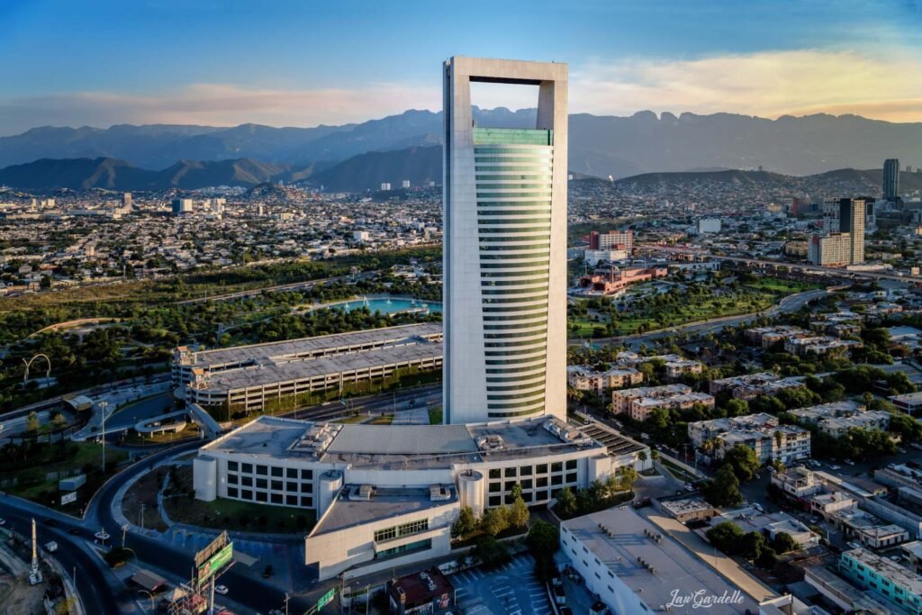 68099594687f5 NuevoLeon Cover 01 gmxdot jpg