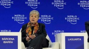 Alicia Bárcena expone en Davos