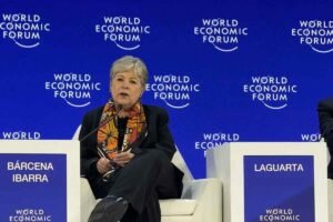 Alicia Bárcena expone en Davos