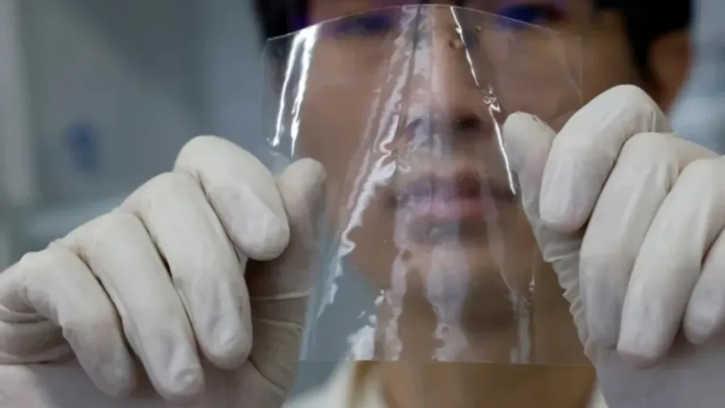 Científicos japoneses logran el "plástico perfecto": se disuelve en el mar en horas y no deja microplásticos 10 Cientificos japoneses 2