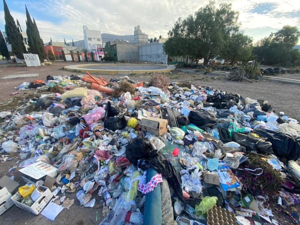 Dos tiraderos clandestines