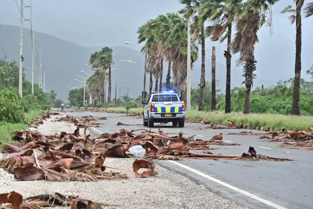 Jamaica declara desastre tras el impacto histórico de tormenta 10 Jamaica