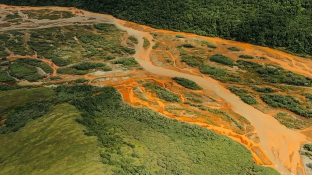 Ríos que sangran óxido: el deshielo del permafrost tiñe de naranja las aguas de Alaska y desata una crisis ambiental irreversible 10 Ríos