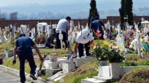 Una bomba ambiental oculta en los cementerios