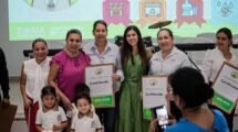El pasado martes, el gobierno municipal de "Zihuatanejo", encabezado por la presidenta "Lizette Tapia Castro", entregó premios y certificados